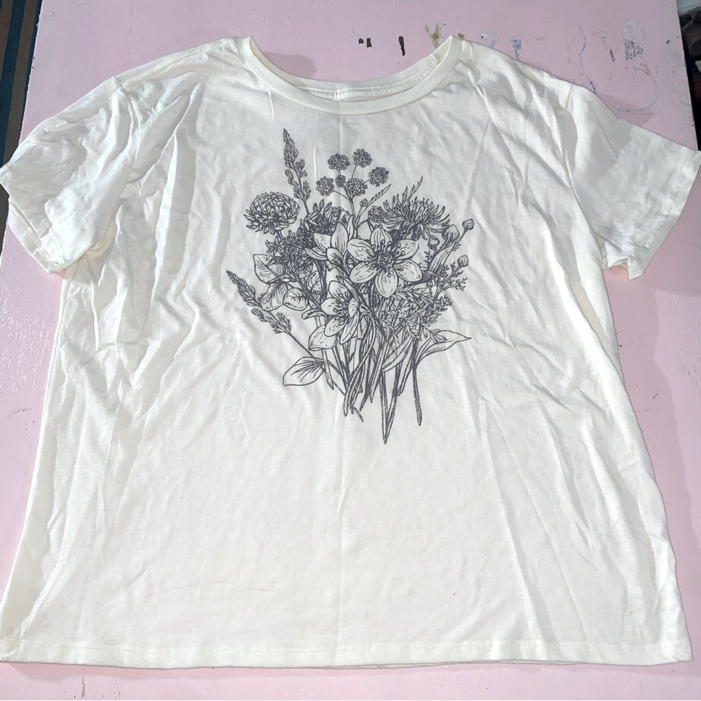 Gorgeous Floral Print Bouquet Tee T Shirt Relaxed Fit XXL Juniors graphic casual